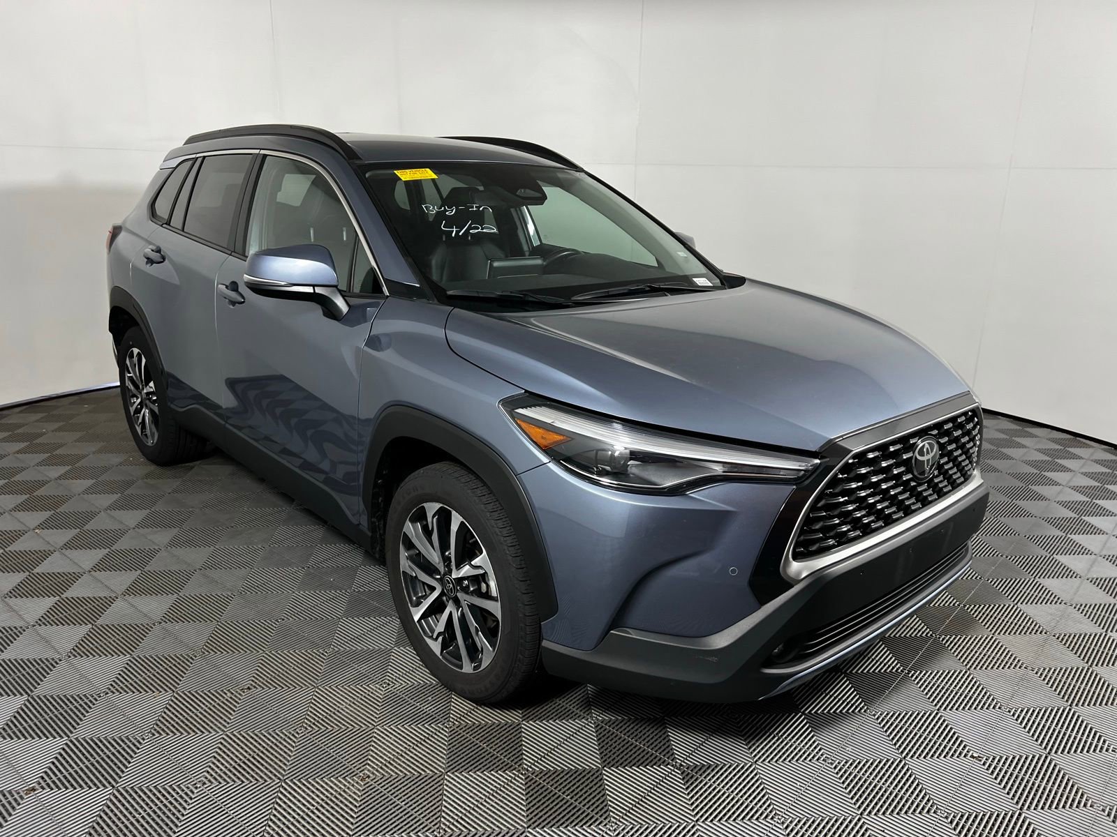 Used 2024 Toyota Corolla Cross XLE FWD image 3