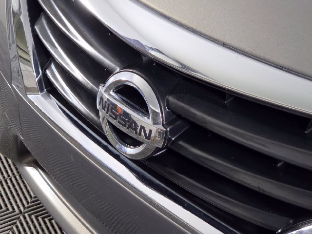 Used 2017 Nissan Versa SV FWD image 11