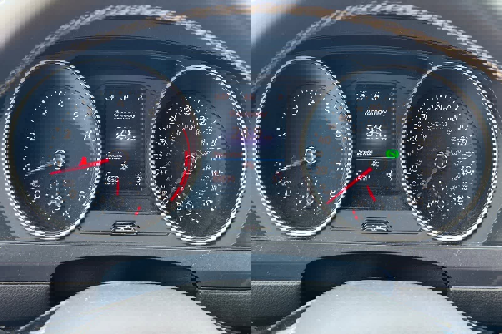 Used 2021 Volkswagen Tiguan SE w/ Panoramic Sunroof Package image 26