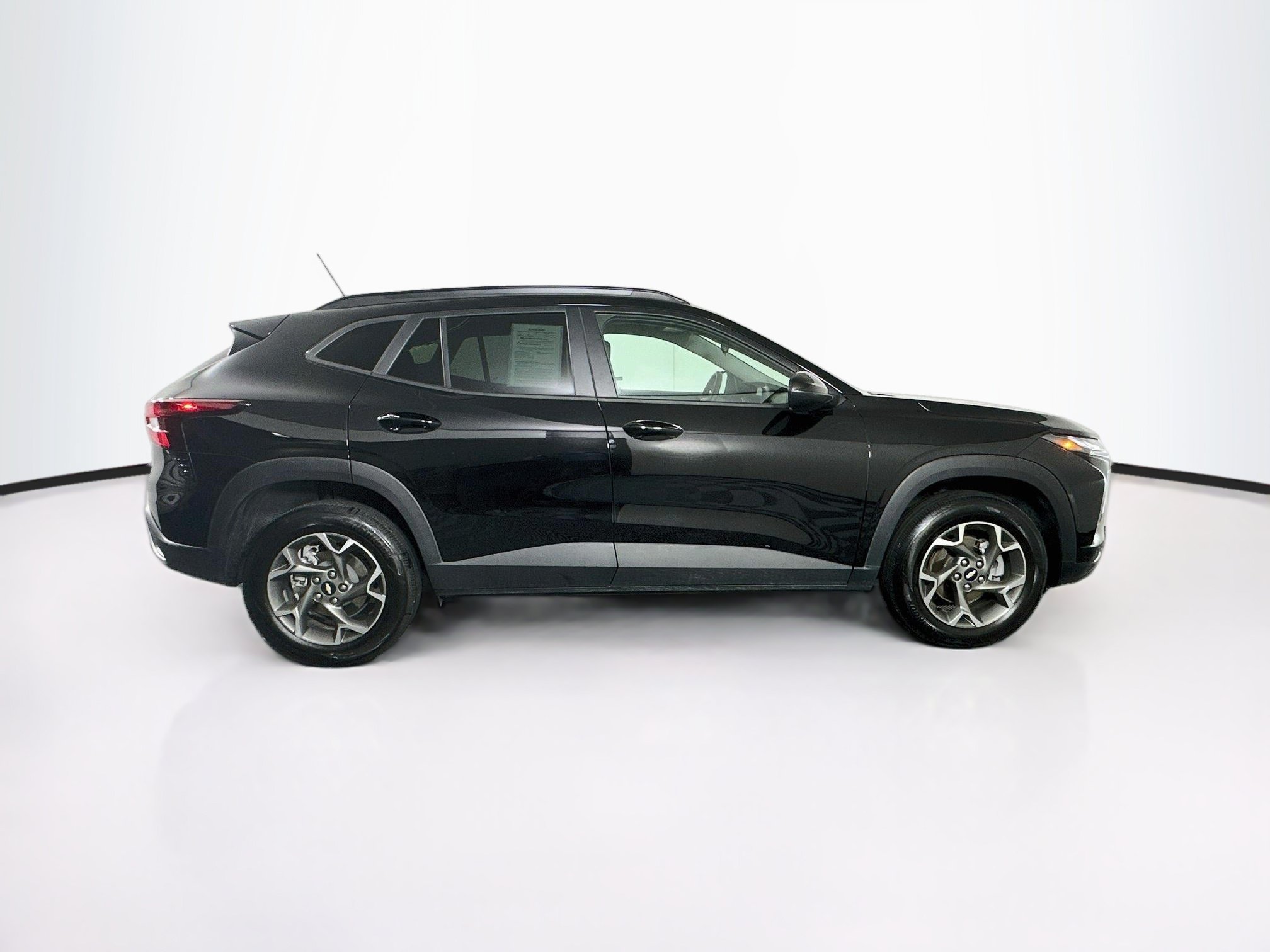 Used 2026 Chevrolet Trax LT w/ LT Convenience Package FWD image 10