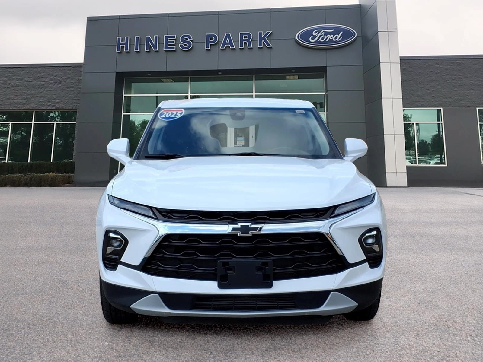 Used 2025 Chevrolet Blazer LT AWD/4WD image 2