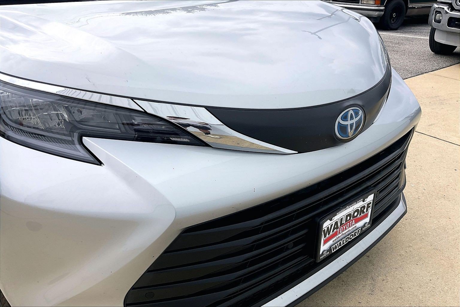Used 2025 Toyota Sienna XLE FWD image 36
