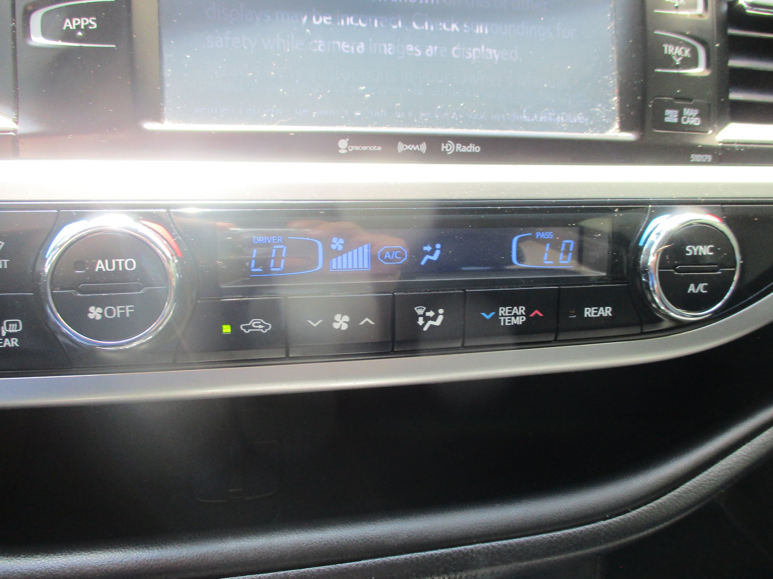 Used 2017 Toyota Highlander SE w/ Carpet Mat Package AWD/4WD image 13