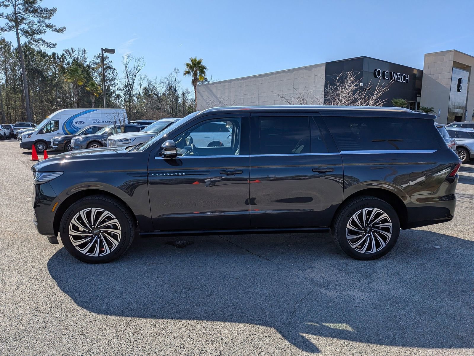 Used 2025 Lincoln Navigator L Black Label image 8