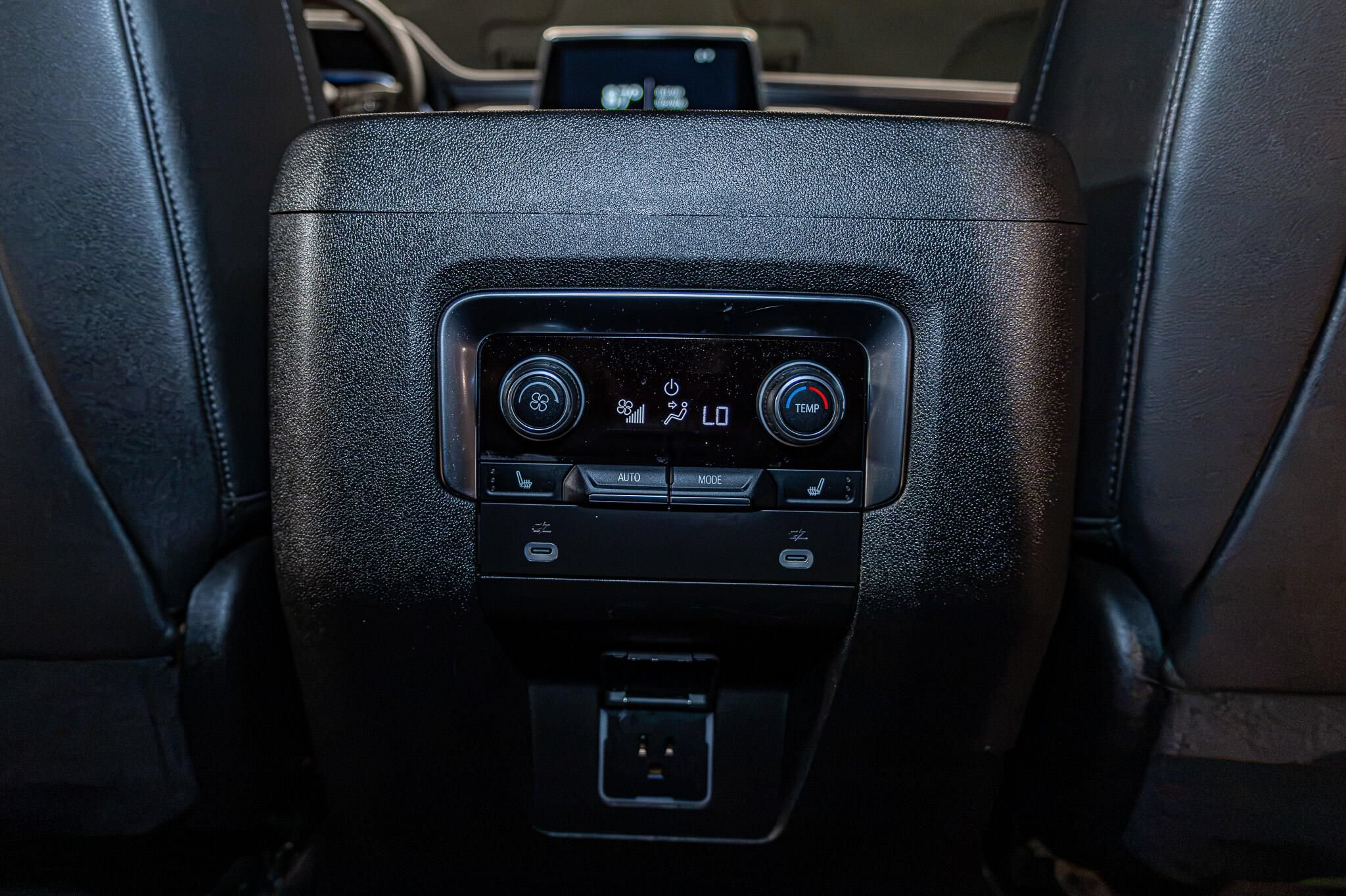 Used 2024 Chevrolet Suburban RST w/ Luxury Package AWD/4WD image 25