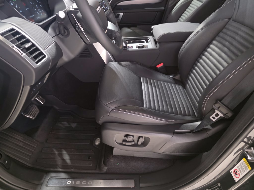 Certified 2025 Land Rover Discovery Dynamic SE AWD/4WD image 18