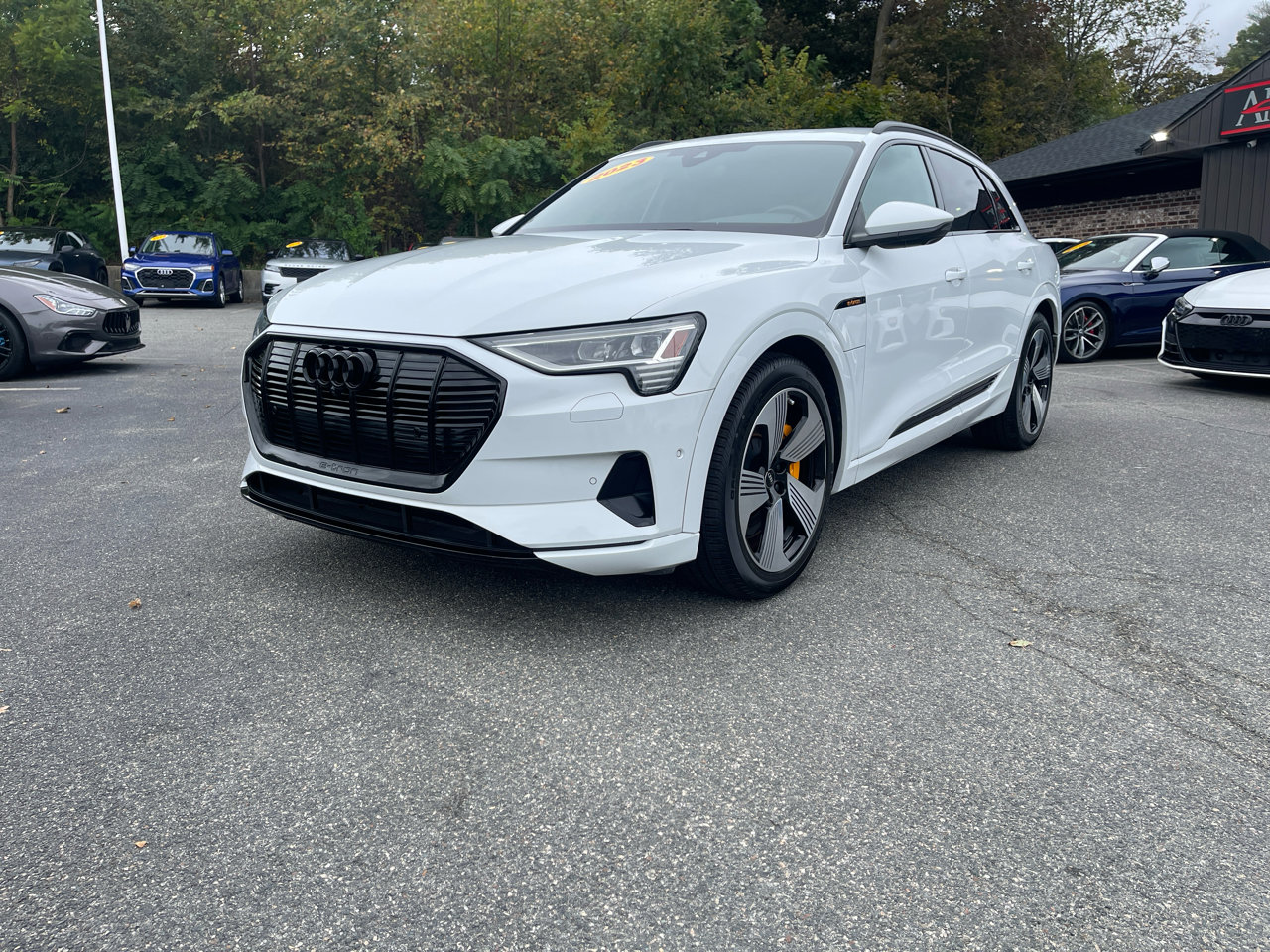 Used 2023 Audi e-tron Premium Plus w/ Premium Plus Package image 3