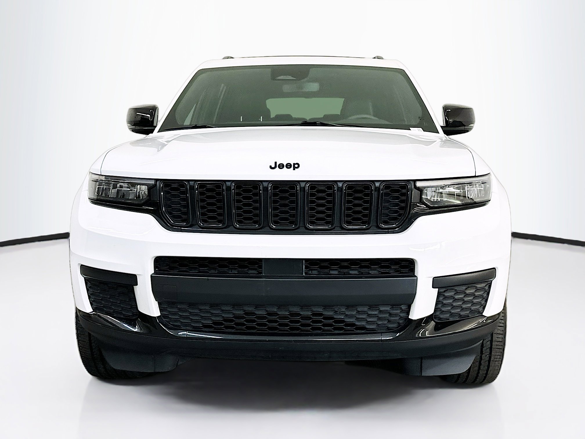 Used 2023 Jeep Grand Cherokee L Laredo image 2