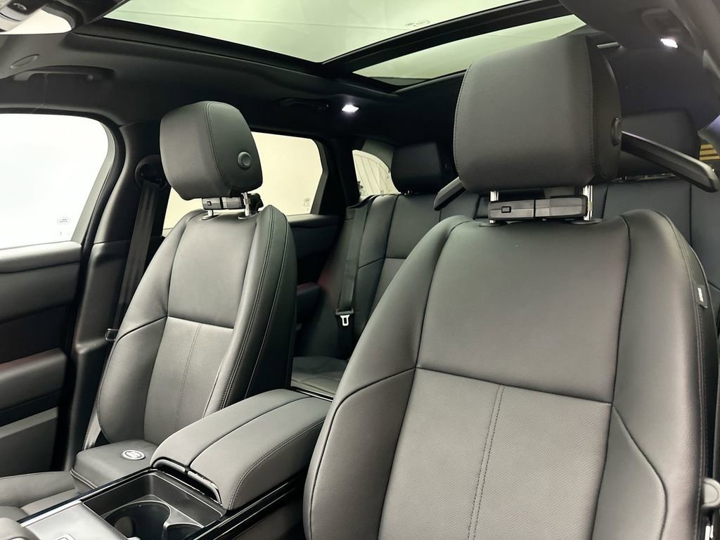 New 2026 Land Rover Range Rover Velar Dynamic SE image 9