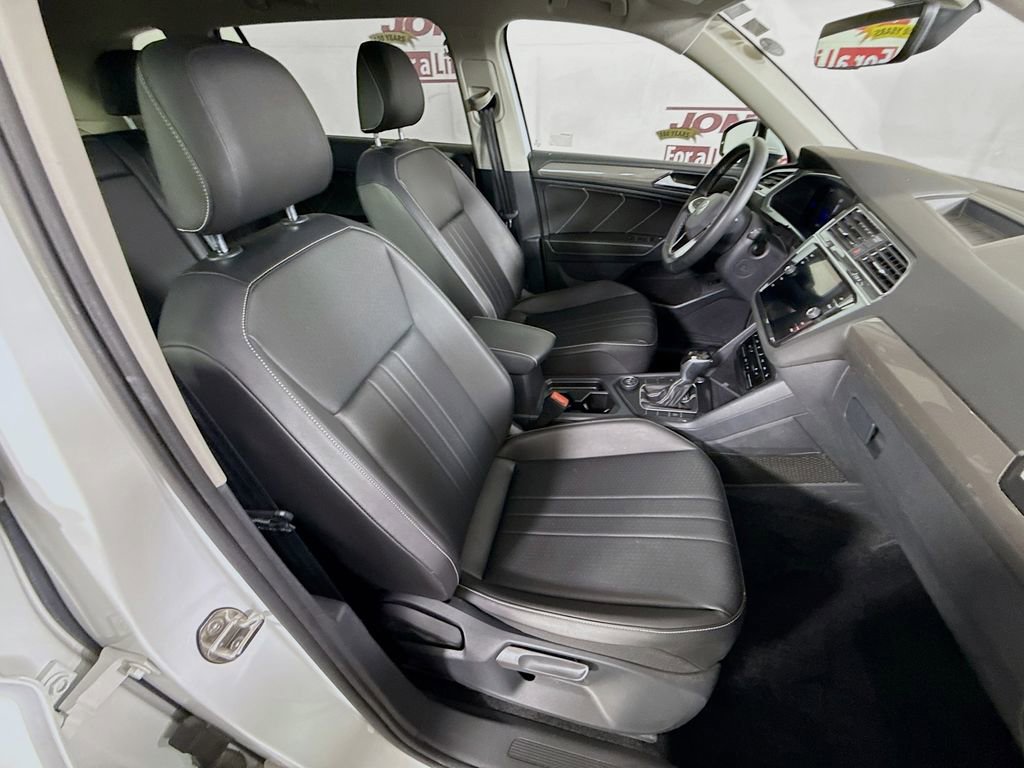Used 2022 Volkswagen Tiguan SE AWD/4WD image 30