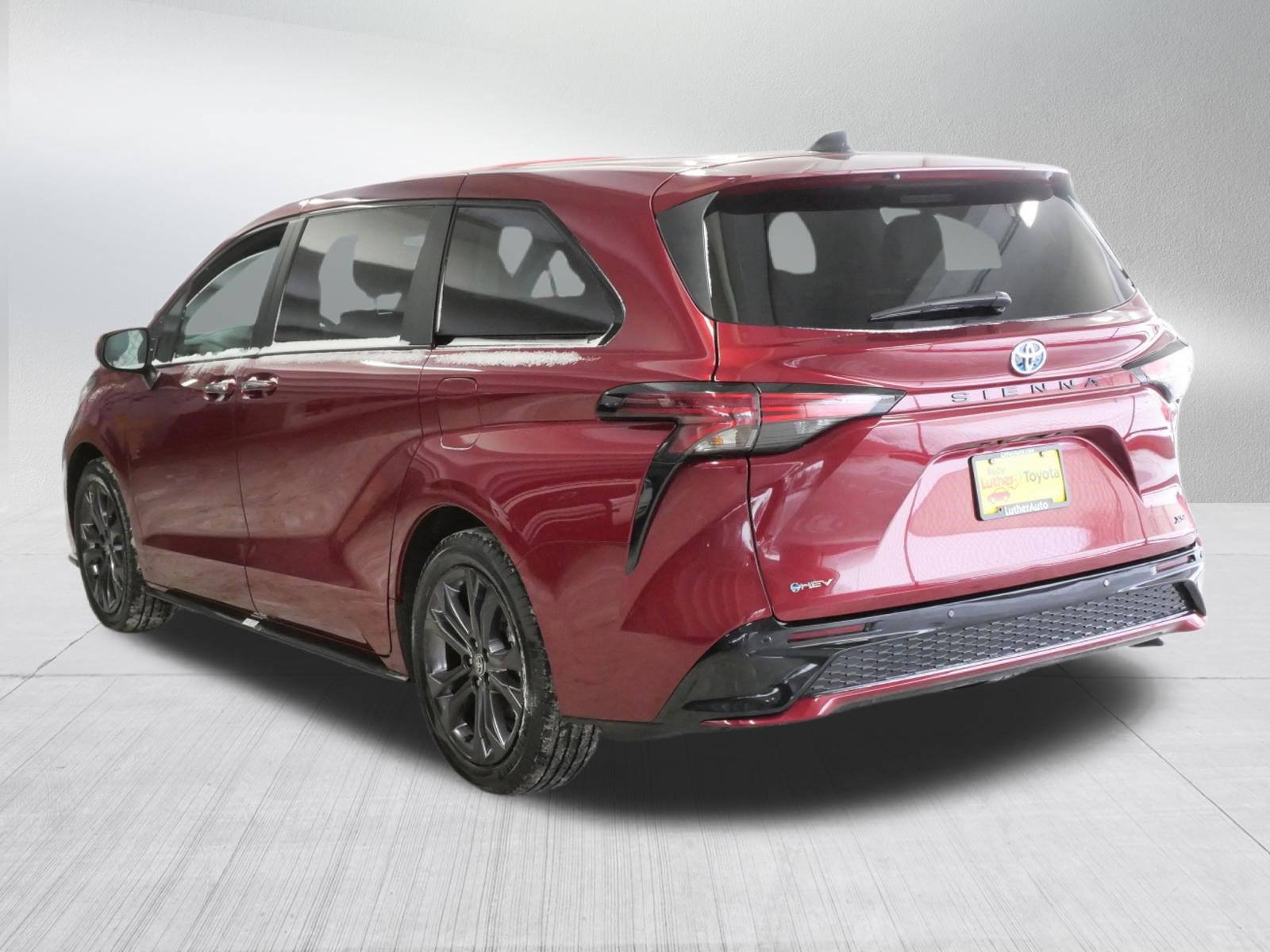 Certified 2025 Toyota Sienna XSE image 6