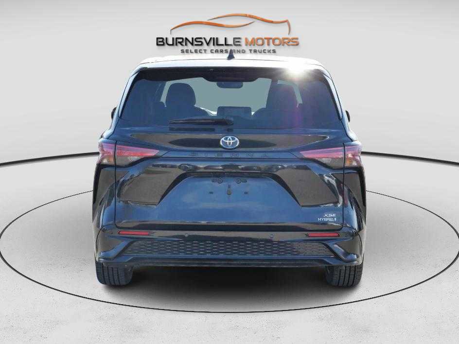 Used 2021 Toyota Sienna XSE image 6