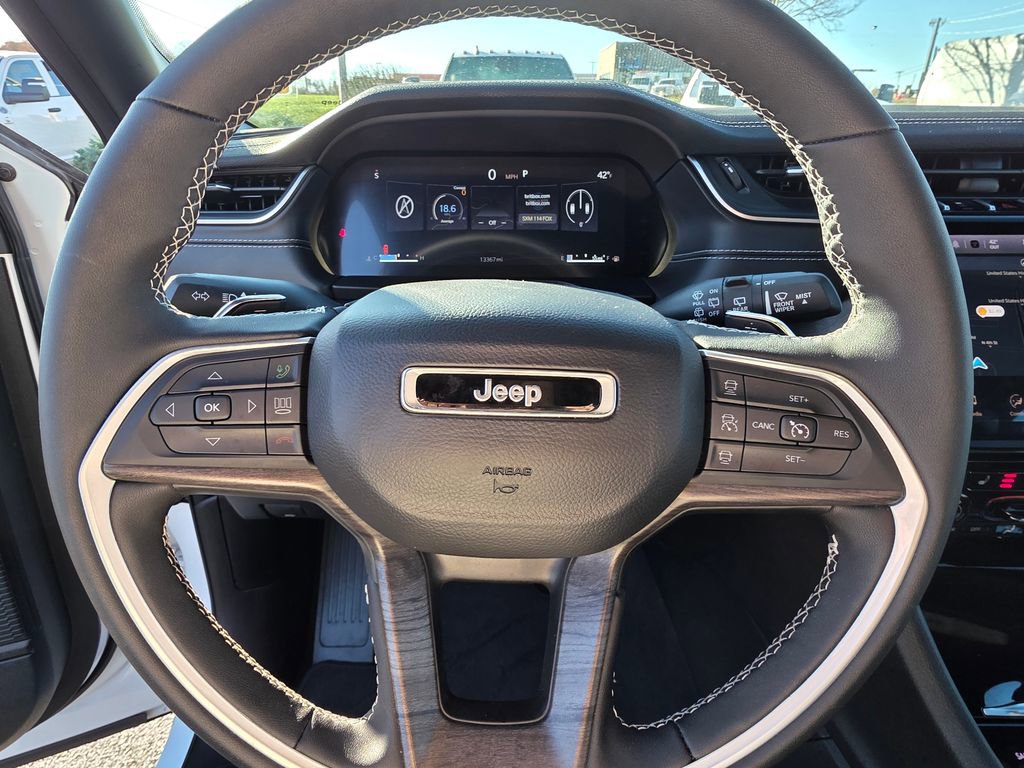 Used 2024 Jeep Grand Cherokee Limited w/ Black Appearance Package image 16