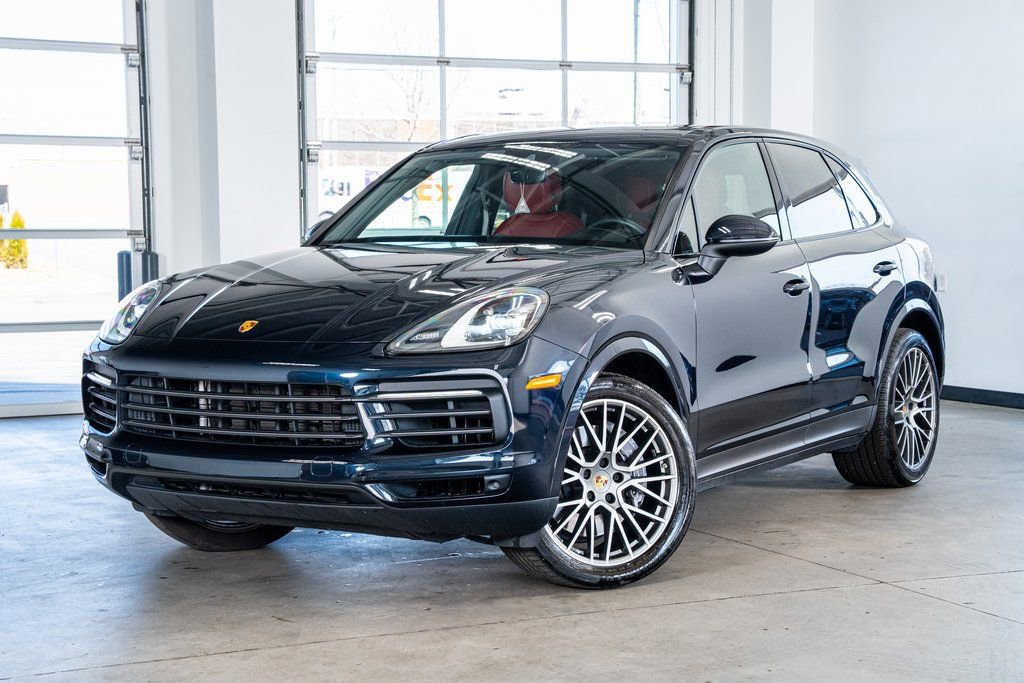 Used 2022 Porsche Cayenne Platinum Edition image 2