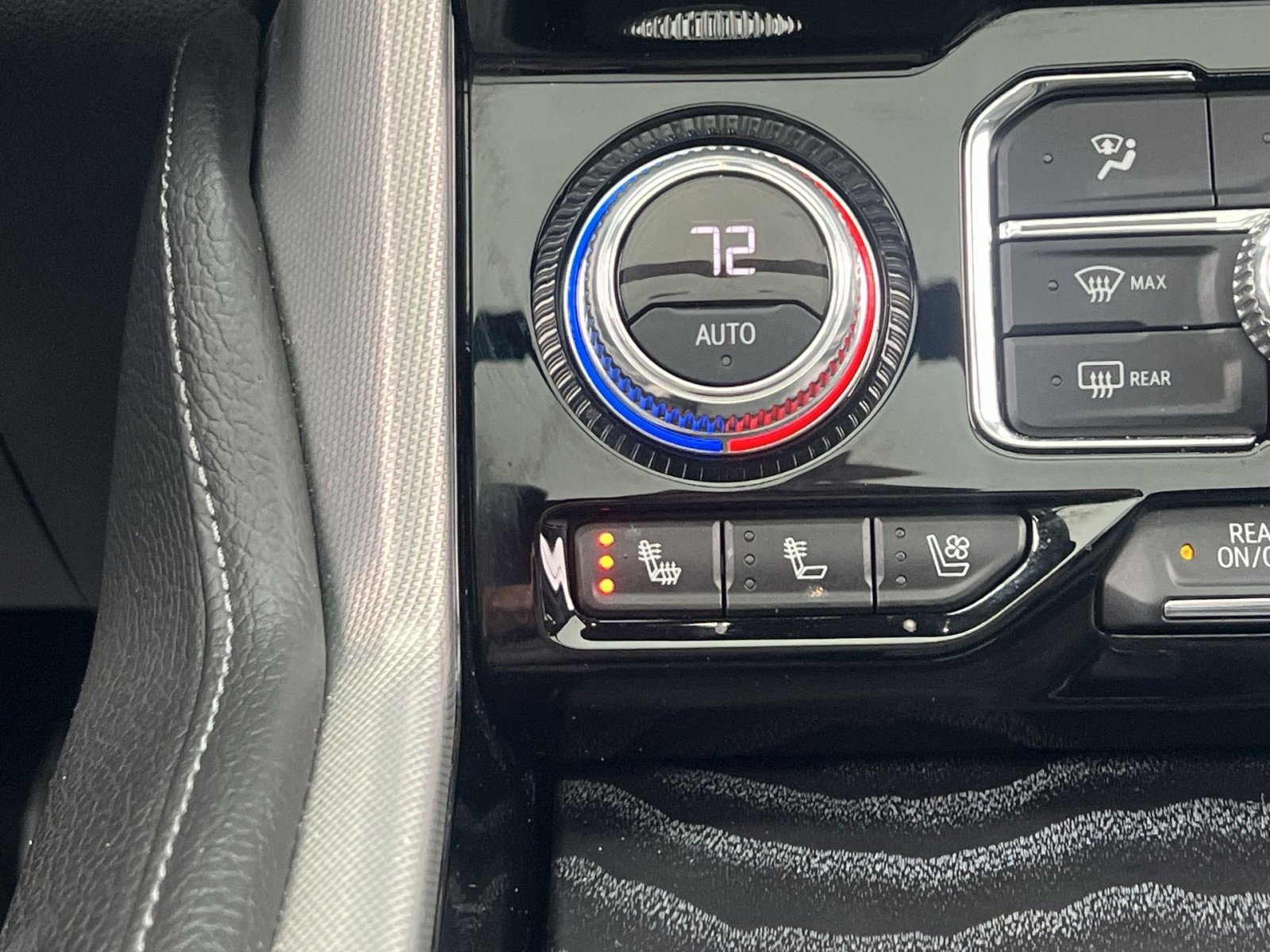 Used 2021 GMC Yukon Denali image 32