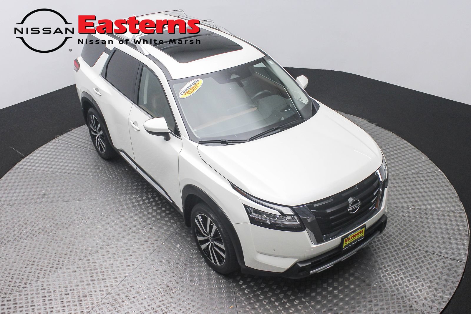 Used 2023 Nissan Pathfinder Platinum AWD/4WD image 3