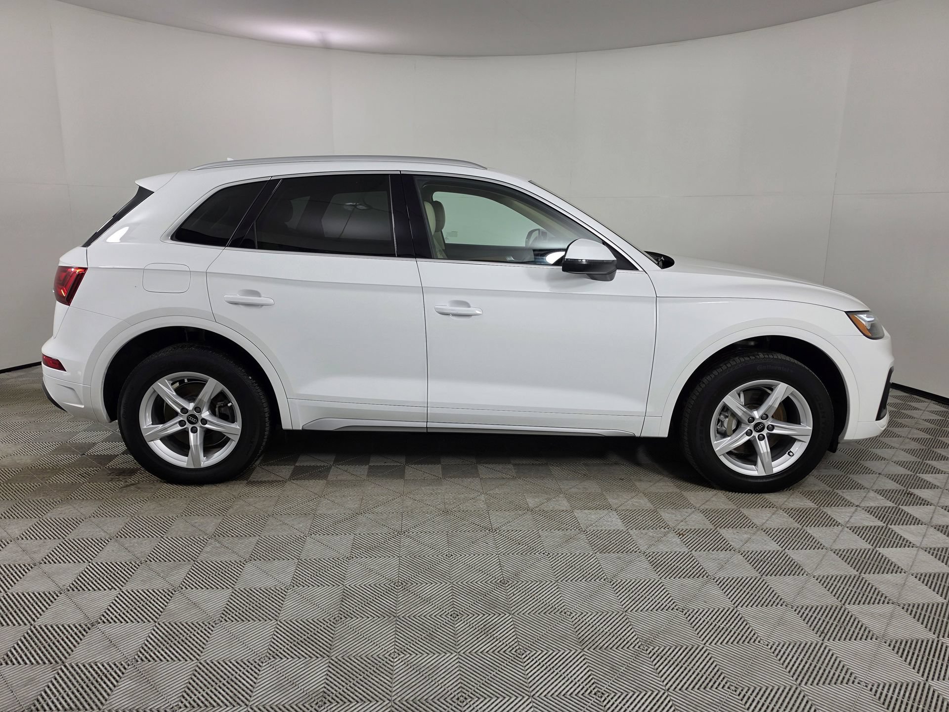 Certified 2023 Audi Q5 Premium Plus AWD/4WD image 8