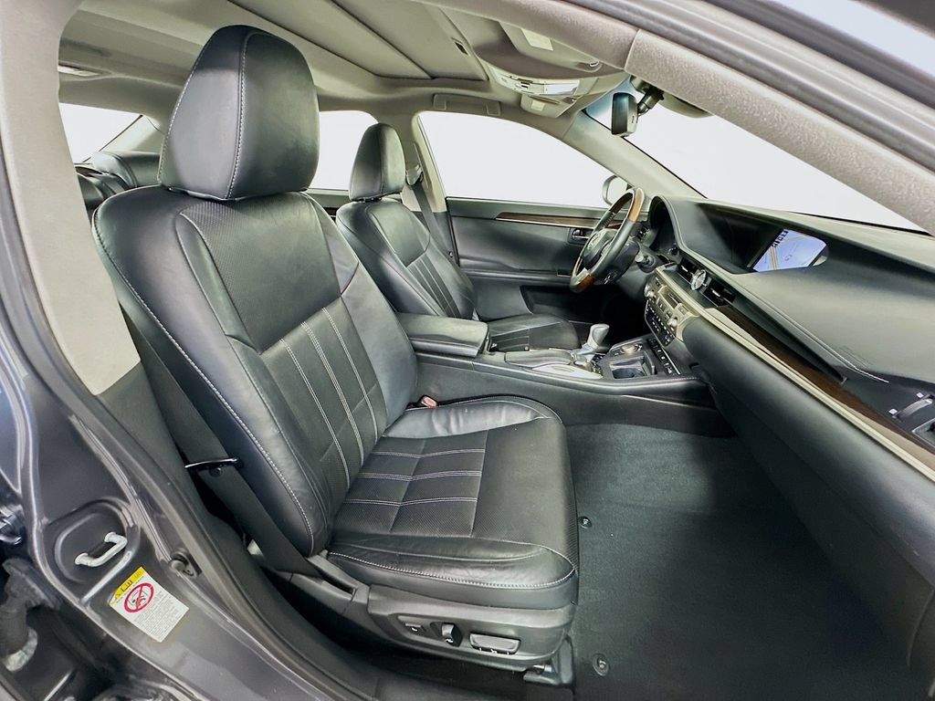 Used 2017 Lexus ES 350 w/ Luxury Package FWD image 29