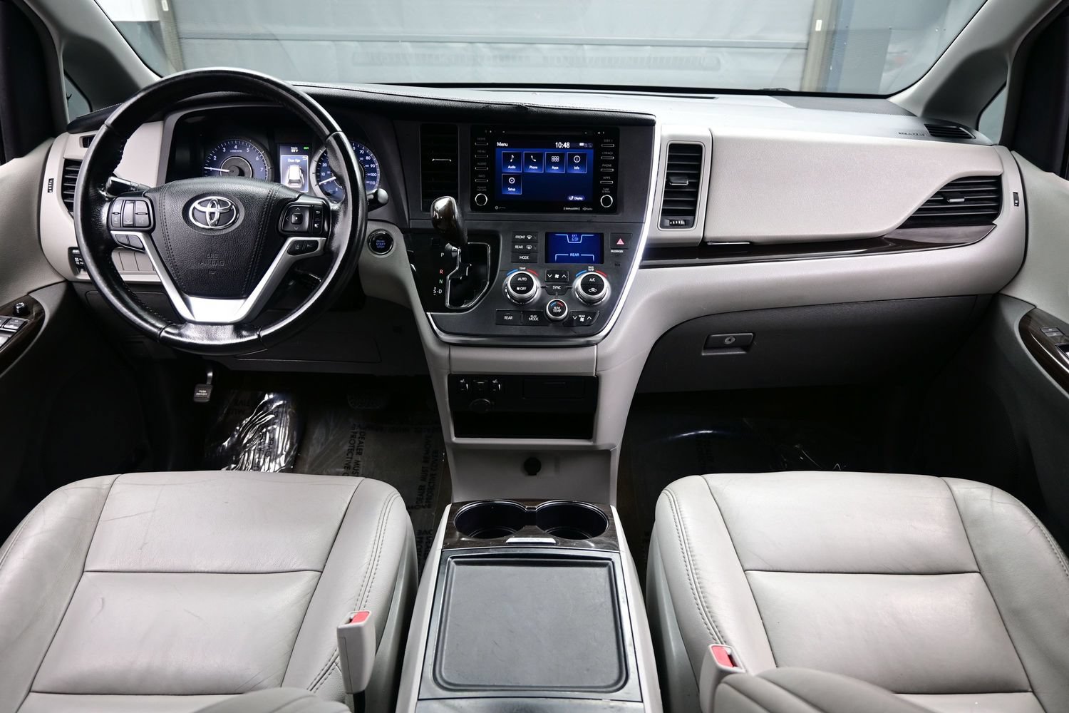 Used 2018 Toyota Sienna XLE FWD image 18