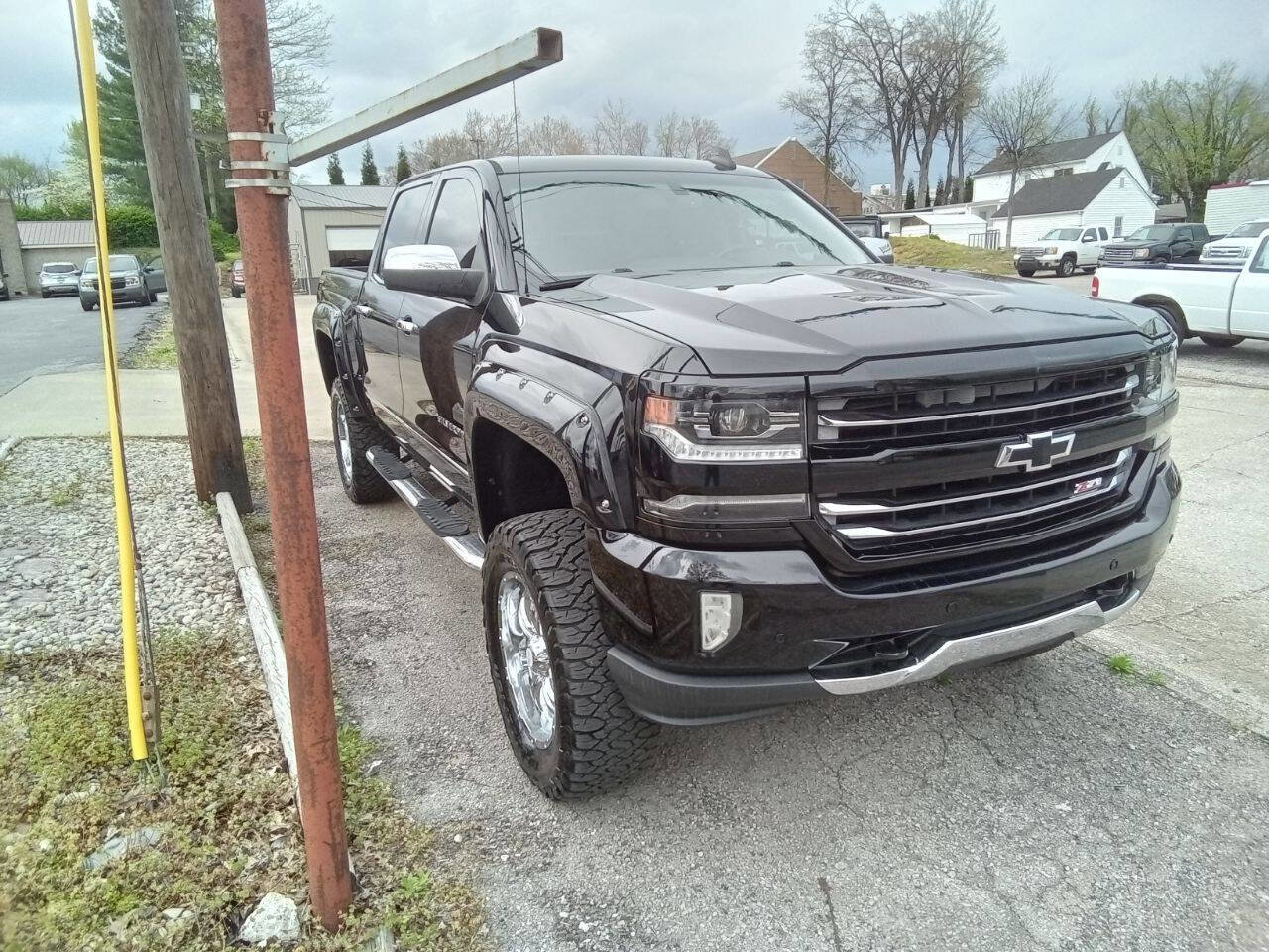 Used 2017 Chevrolet Silverado 1500 LTZ Z71 w/ LTZ Plus Package image 2