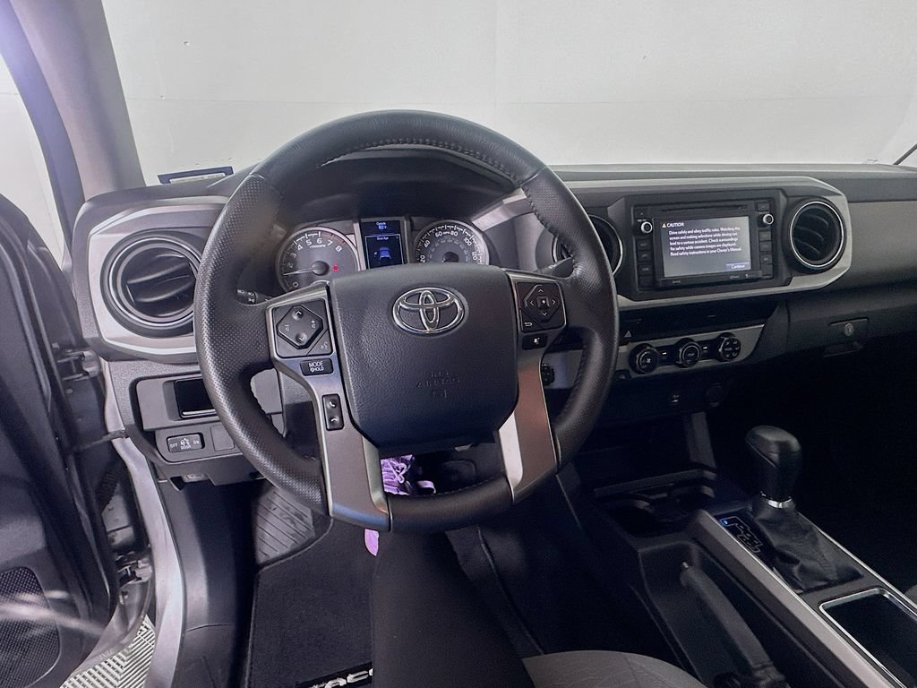 Used 2017 Toyota Tacoma SR5 w/ Tow Package RWD image 11