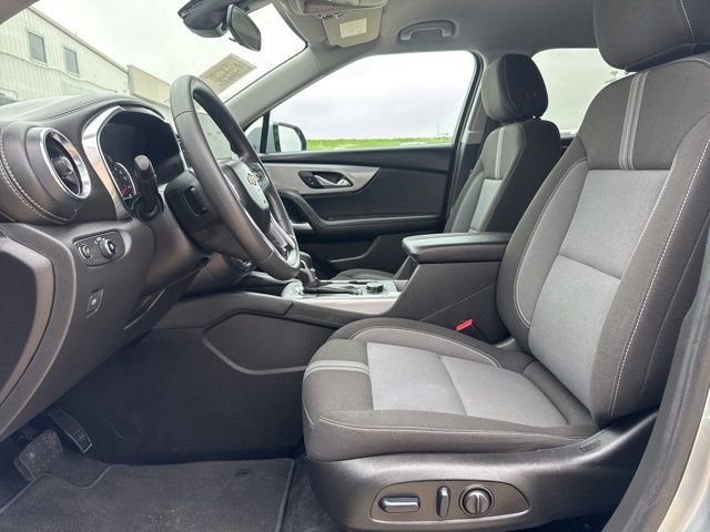 Used 2025 Chevrolet Blazer LT AWD/4WD image 2