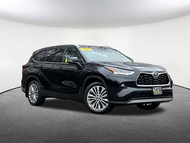 Certified 2025 Toyota Highlander Platinum AWD/4WD image 2