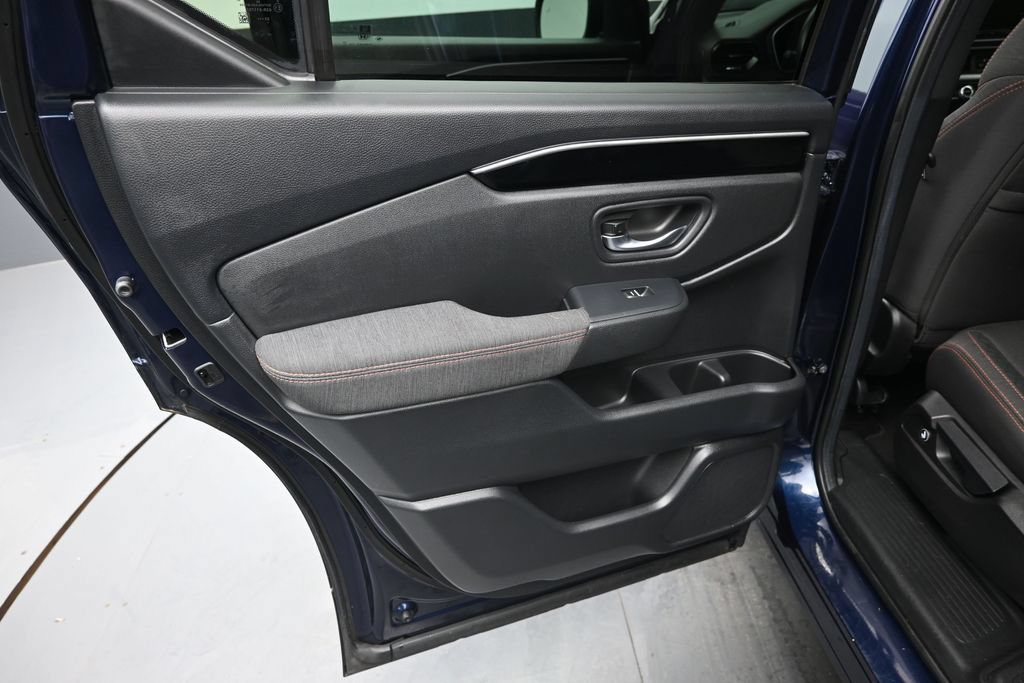 Used 2025 Honda Pilot Sport image 17