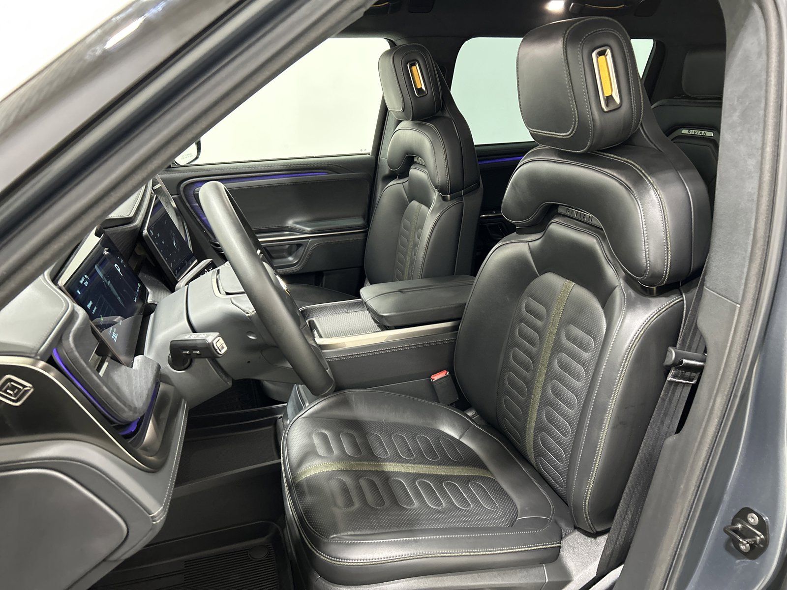 Used 2024 Rivian R1S Adventure image 20