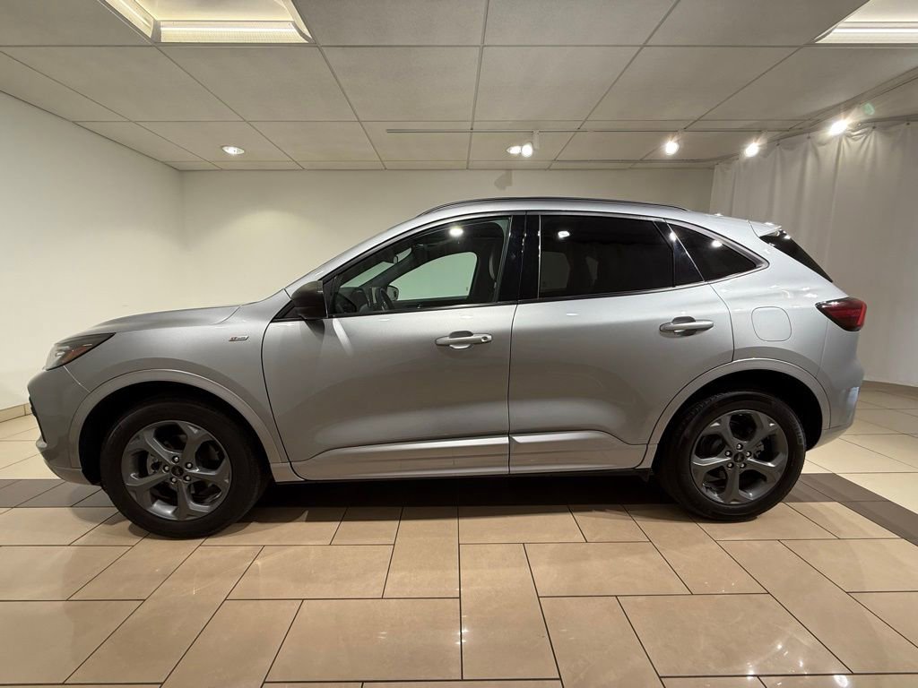 Used 2024 Ford Escape ST-Line w/ Tech Pack #1 AWD/4WD image 2