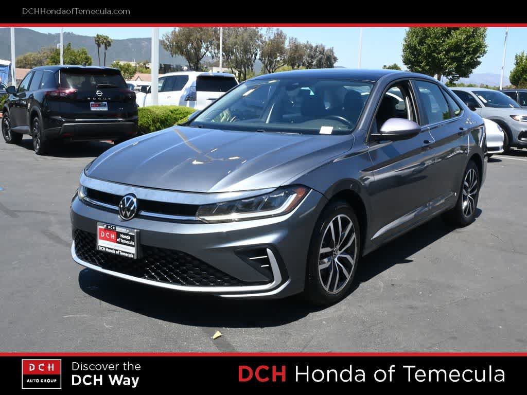 Used 2025 Volkswagen Jetta SE FWD image 1
