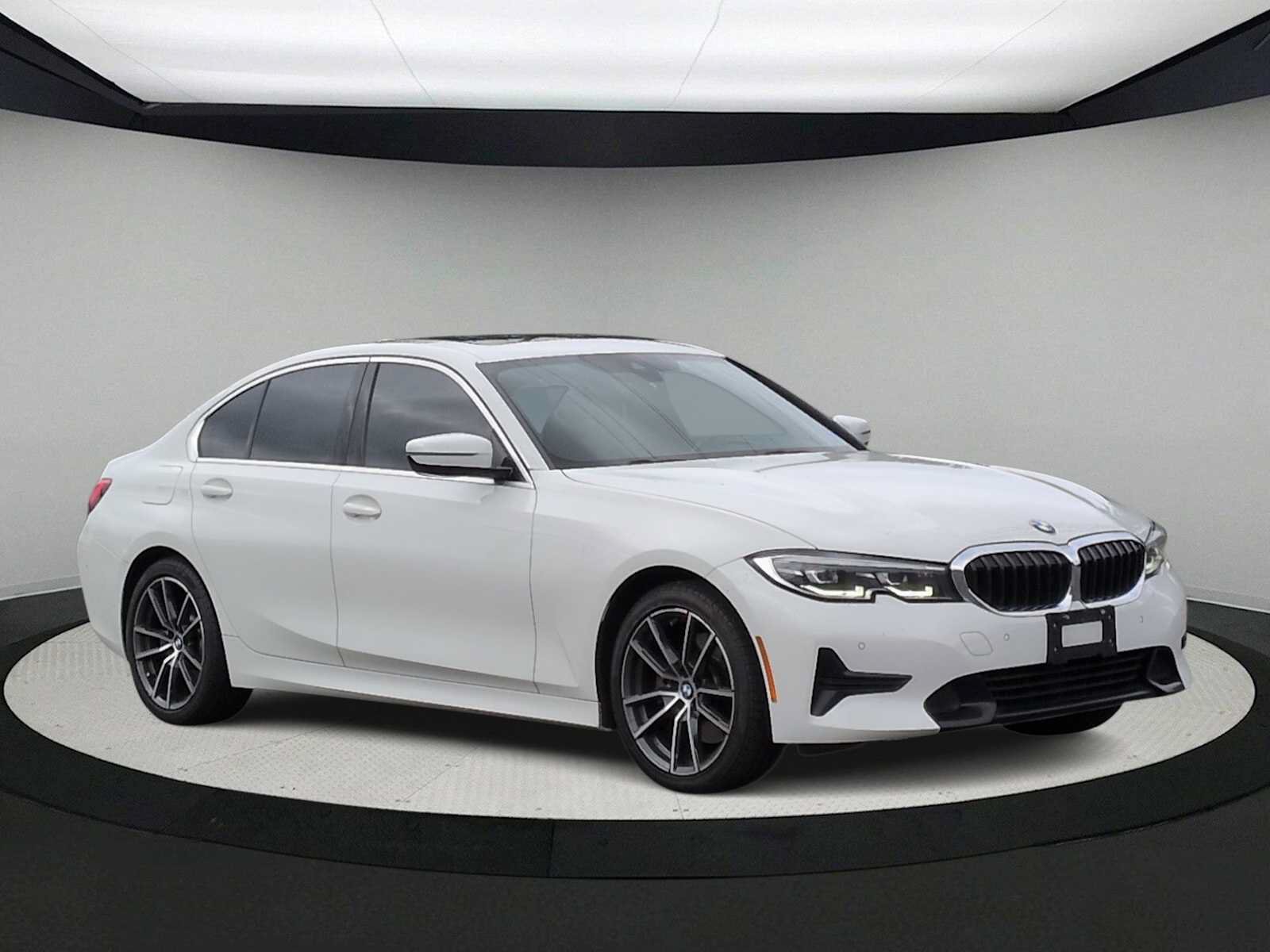 Used 2019 BMW 330i Sedan w/ Convenience Package RWD image 2