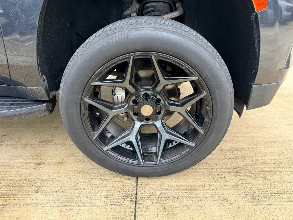 Used 2022 Chevrolet Suburban LT RWD image 33