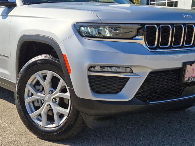 Certified 2024 Jeep Grand Cherokee Limited AWD/4WD image 3
