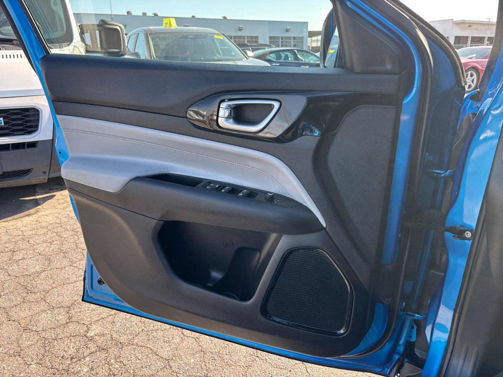 Used 2025 Jeep Compass Limited image 18