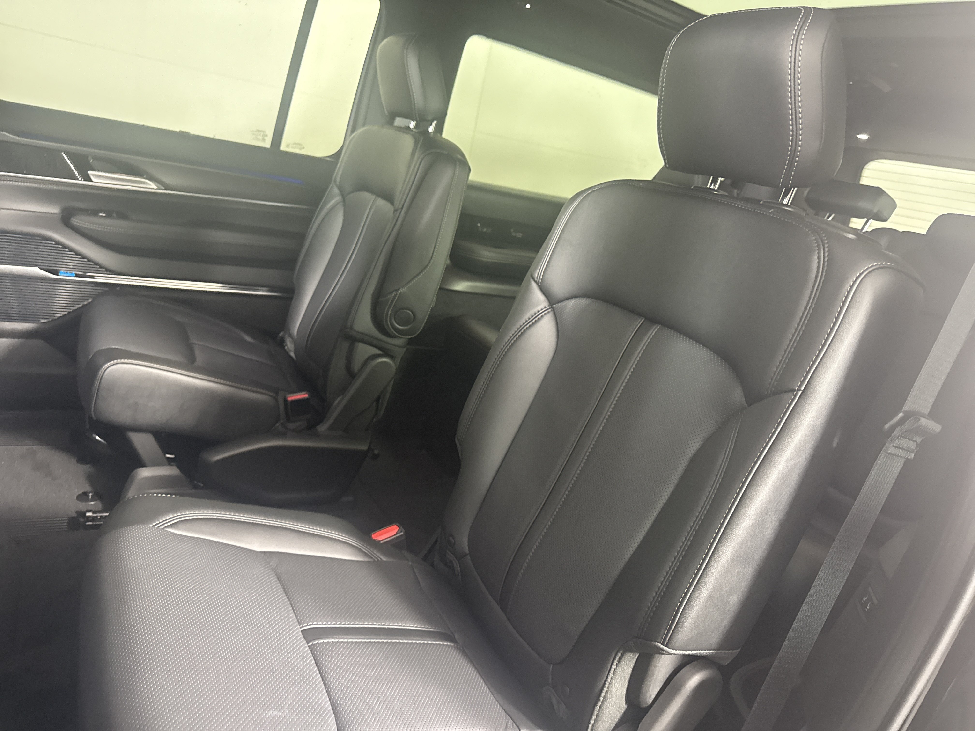 New 2026 Jeep Grand Wagoneer L Summit AWD/4WD image 13