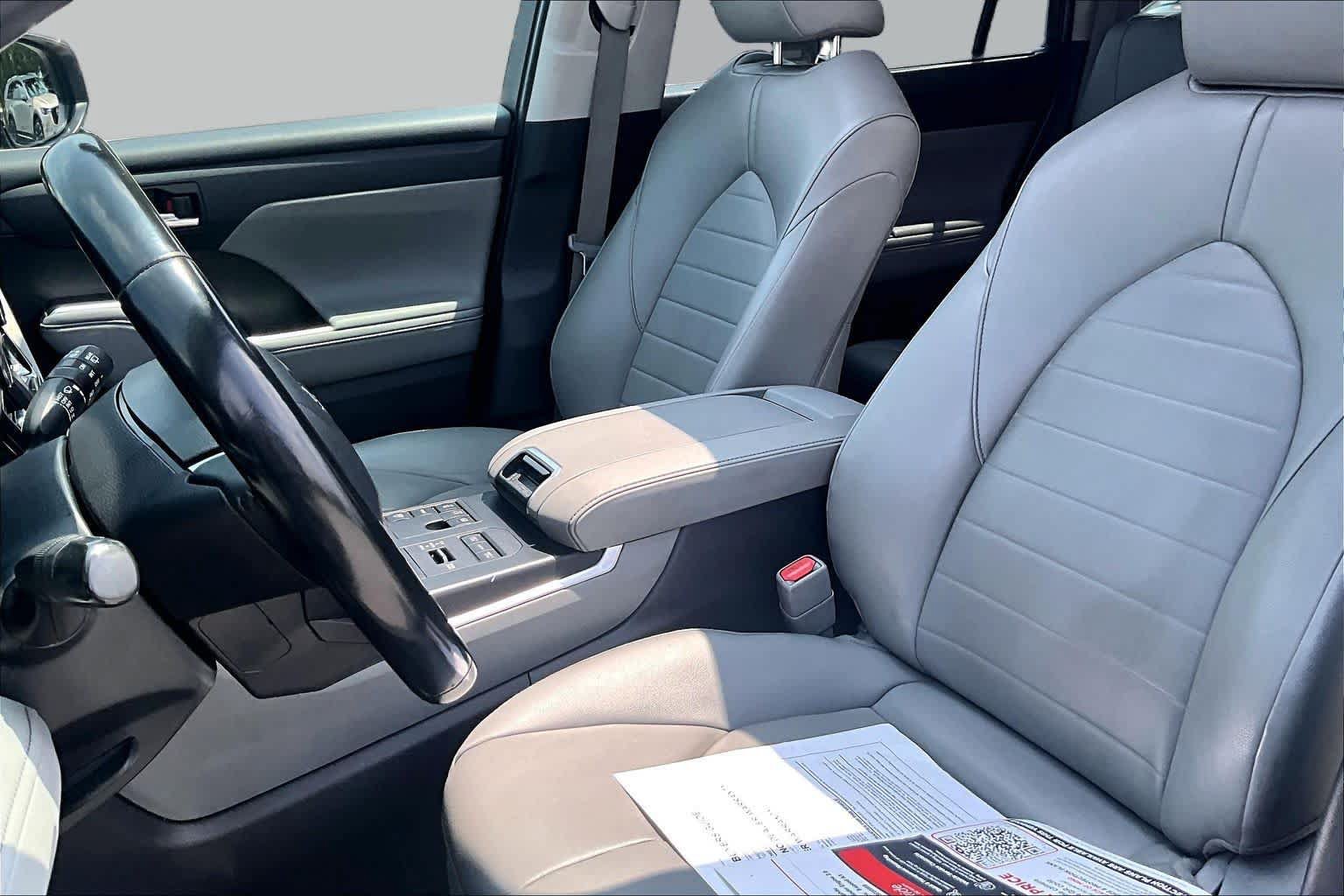 Used 2023 Toyota Highlander XLE AWD/4WD image 8