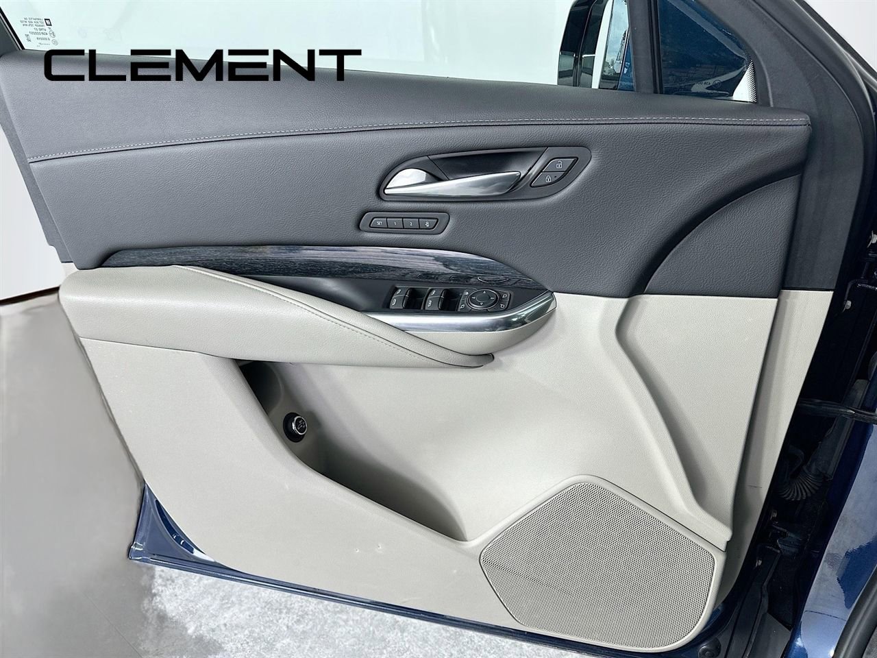 Used 2022 Cadillac XT4 Premium Luxury w/ Safety Alert Package image 28