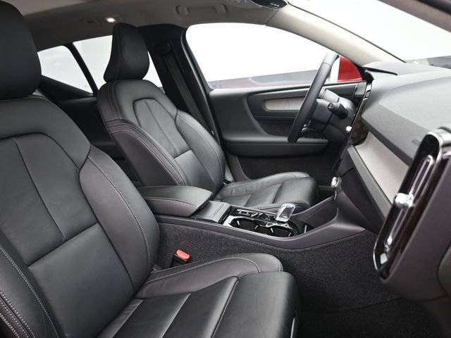Used 2023 Volvo XC40 B4 Plus w/ Driver Assist Package FWD image 34