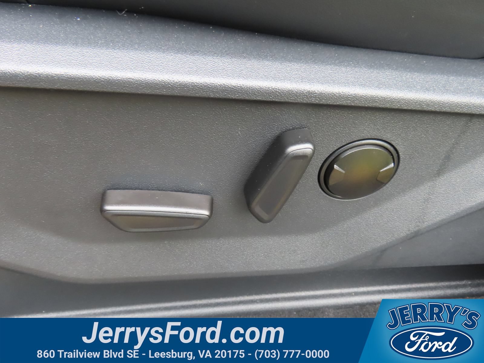 Used 2025 Ford Expedition Tremor AWD/4WD image 28
