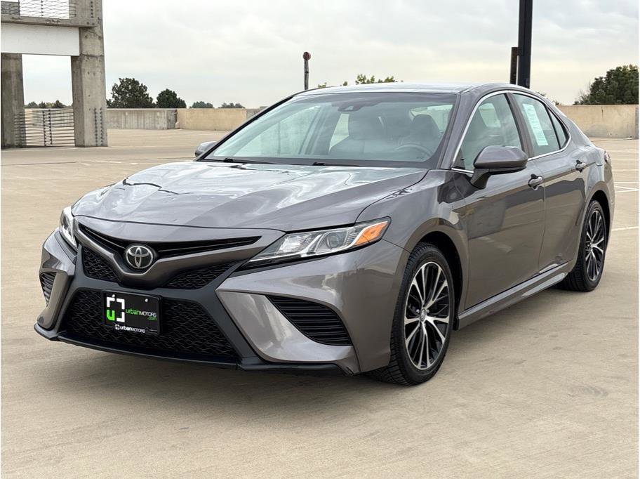 Used 2020 Toyota Camry SE image 3