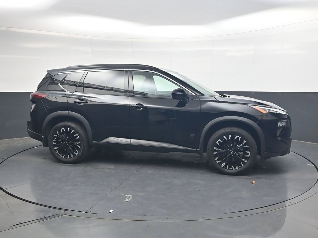 Certified 2026 Nissan Rogue Dark Armor FWD image 4