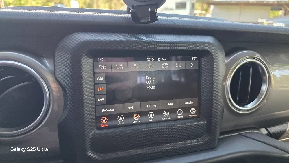 Used 2021 Jeep Gladiator Overland w/ Safety Group AWD/4WD image 25