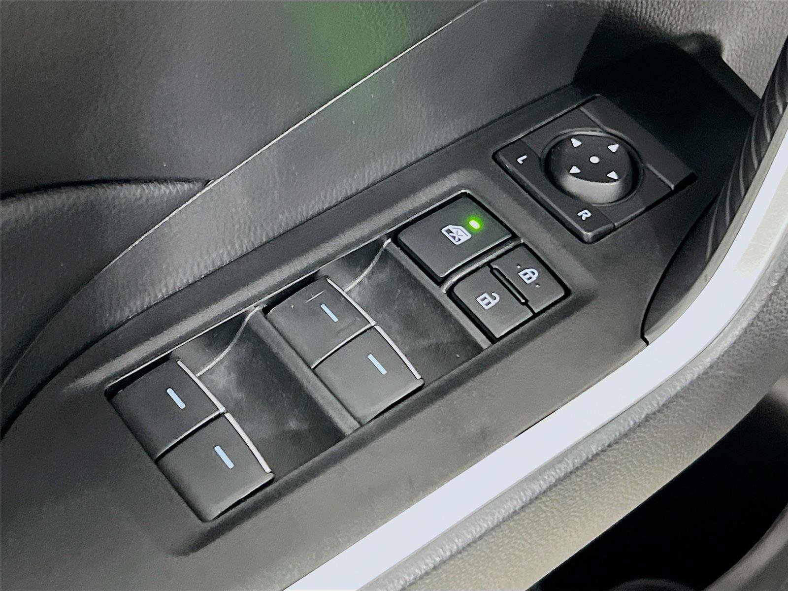 Used 2025 Toyota RAV4 XLE image 18