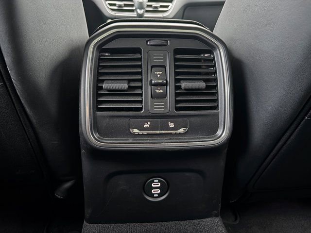Used 2025 Porsche Macan AWD/4WD image 23