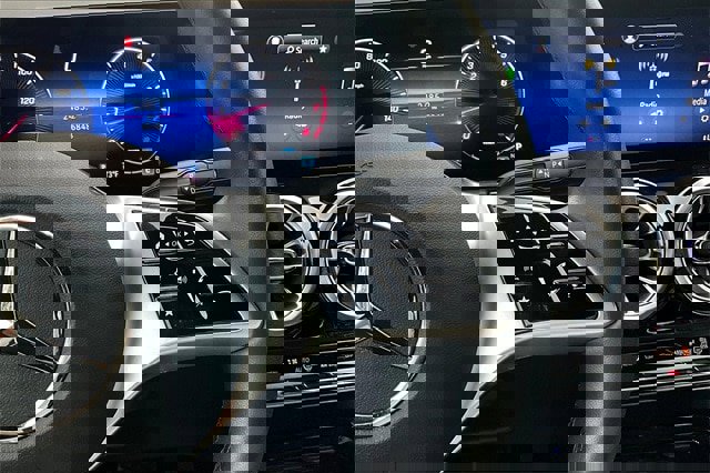 Certified 2025 Mercedes-Benz GLA 250 4MATIC image 16