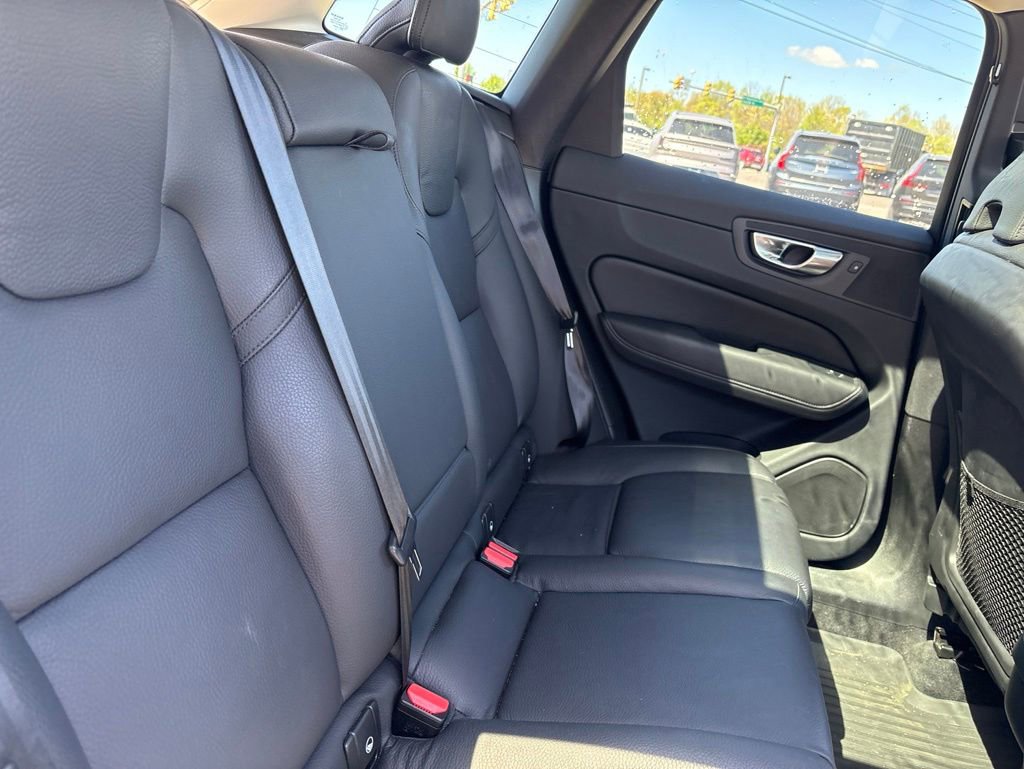 Used 2024 Volvo XC60 B5 Plus AWD/4WD image 38