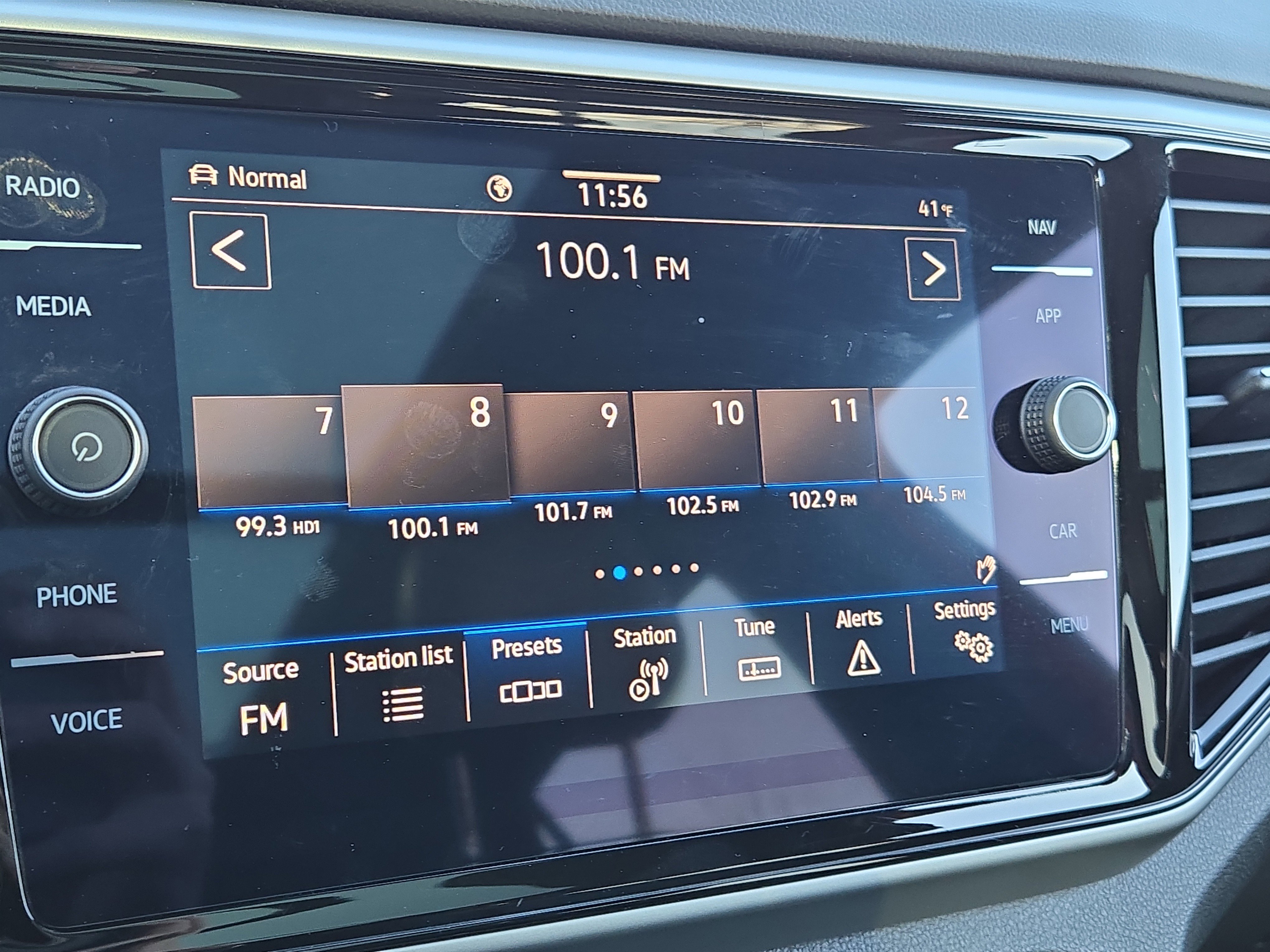 Used 2023 Volkswagen Atlas Cross Sport SEL R-Line image 28