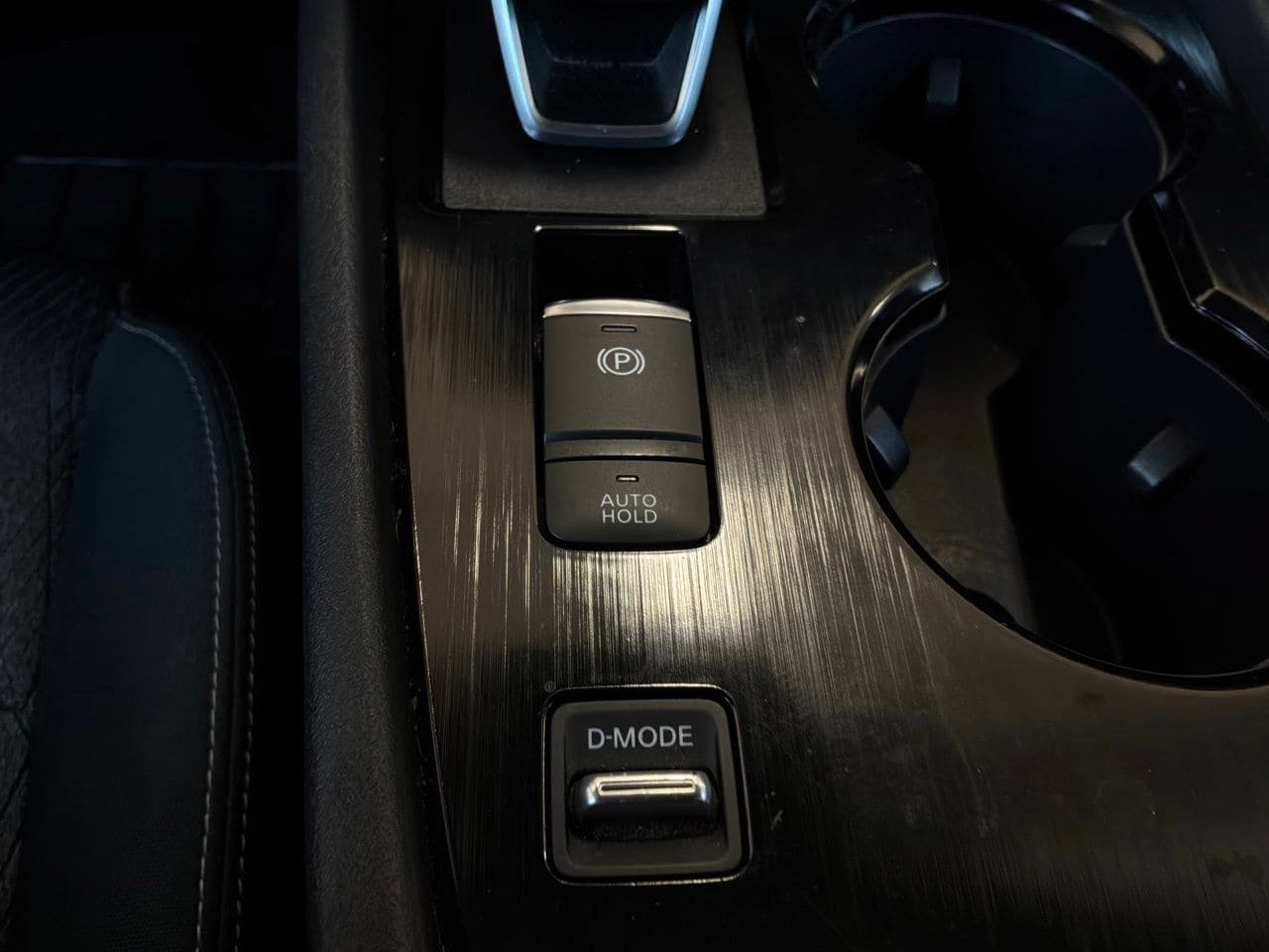 Used 2025 Nissan Rogue SV FWD image 25
