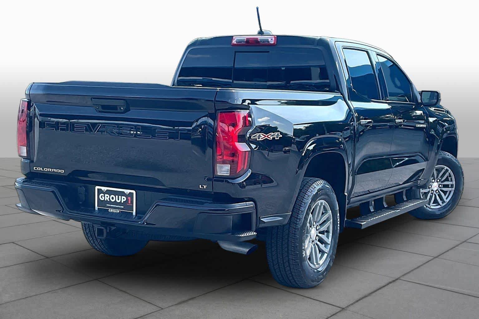 Used 2023 Chevrolet Colorado LT w/ LT Convenience Package II AWD/4WD image 13